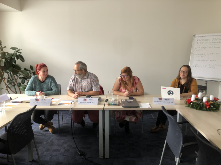 Co přinesl kulatý stůl Sekce služeb péče o ohrožené dítě