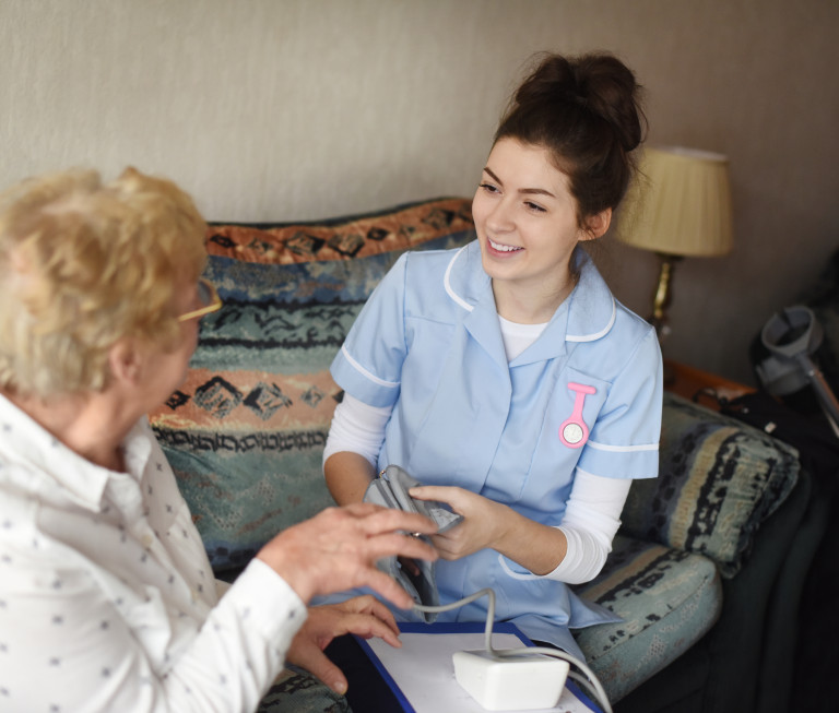 Začít pracovat a neztratit chuť učit se aneb Dilema mladých sester