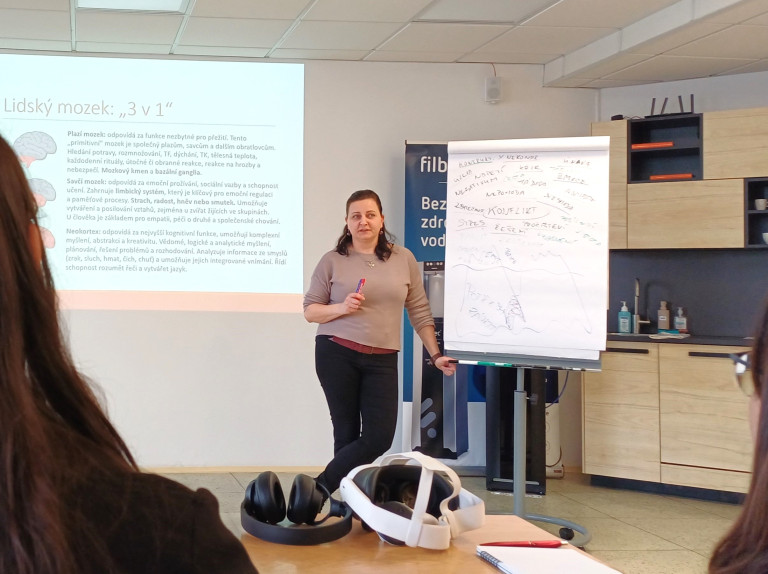 Komunikaci v náročných situacích se lze naučit – i díky virtuální realitě a AI