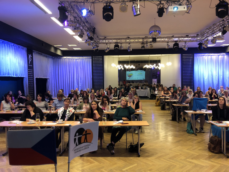 Seznamte se se Sekcí služeb péče o ohrožené dítě APSS ČR